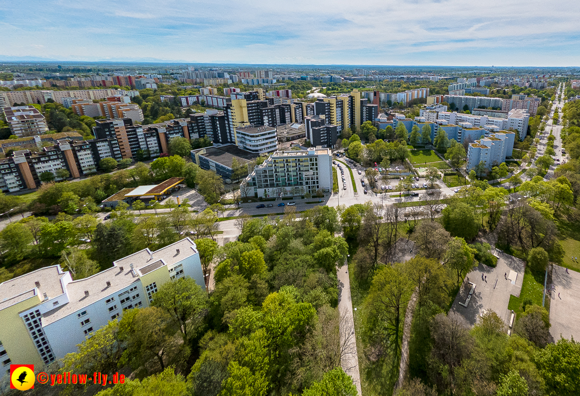 04.05.2023 - Luftbilder vom Marx-Zentrum uns seiner Umgebung in Neuperlach